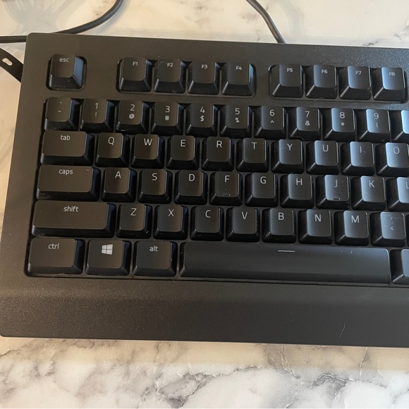 Razer Cynosa V2 Gaming Keyboard - Picture 3 of 16